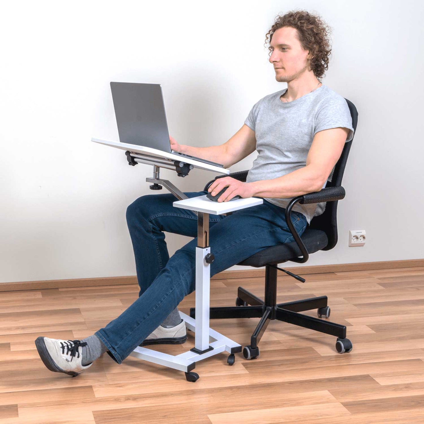 Mesa para laptop ajustável em altura, sofá para mesa para laptop, com prateleira para mouse, com rodas, aço, branco, Tatkraft Like, 1